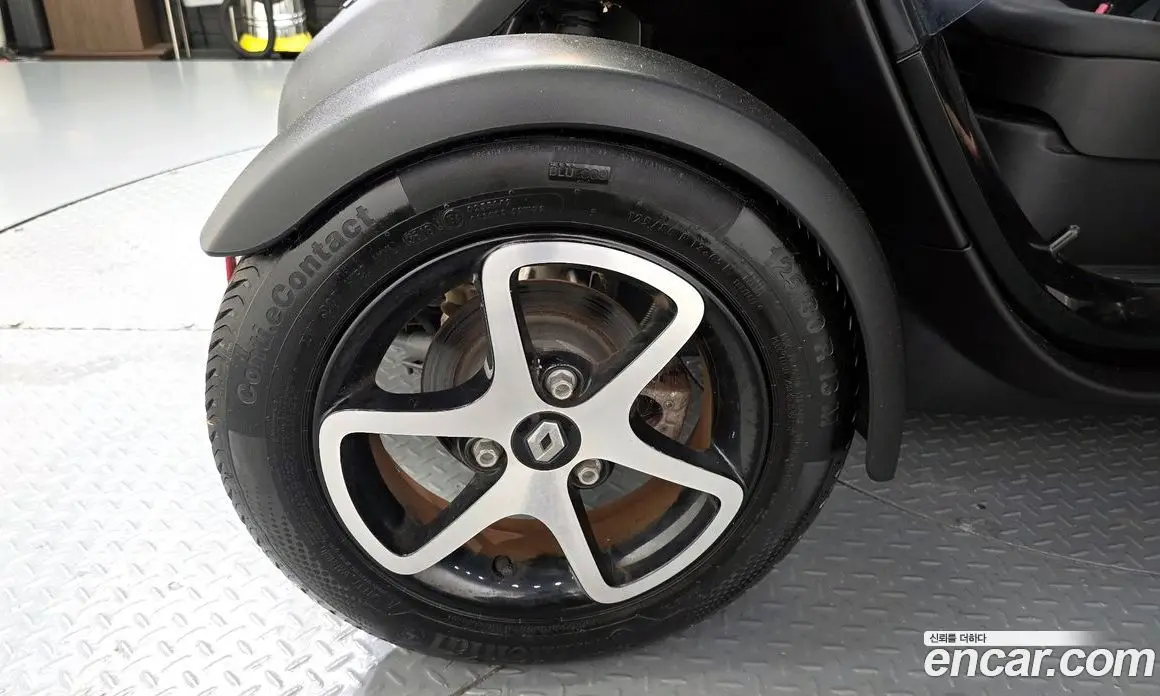 Renault (Samsung) Twizy 2019 0.1 автомат (гидро), фото 20 Renault (Samsung) Twizy 2019 0.1 автомат (гидро), фото 20