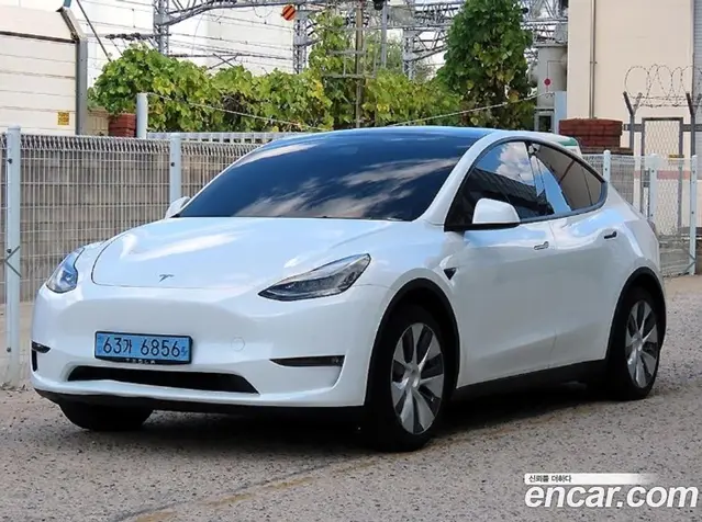 Tesla Model Y 2021 автомат (гидро), миниатюра 2