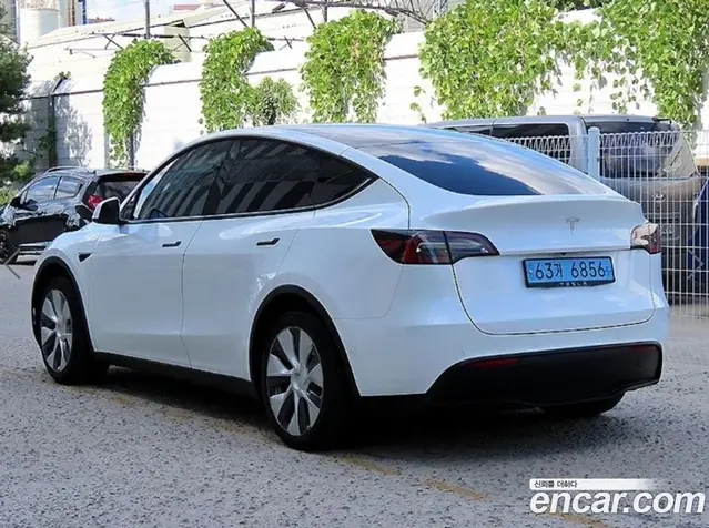 Tesla Model Y 2021 автомат (гидро), миниатюра 3