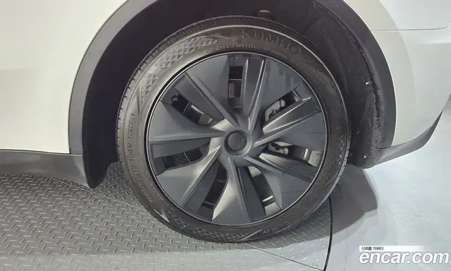 Tesla Model Y 2024 0.2 автомат (гидро), миниатюра 6 Tesla Model Y 2024 0.2 автомат (гидро), миниатюра 6