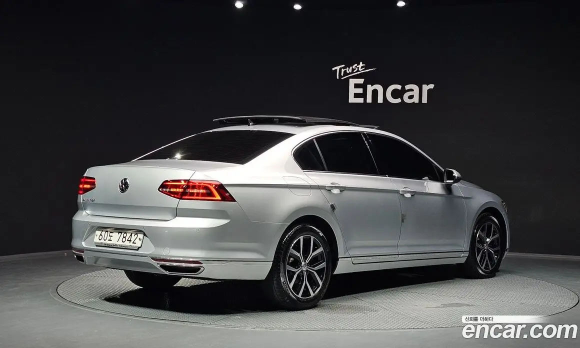 Volkswagen Passat 2018 2.0 автомат (гидро), фото 2 Volkswagen Passat 2018 2.0 автомат (гидро), фото 2