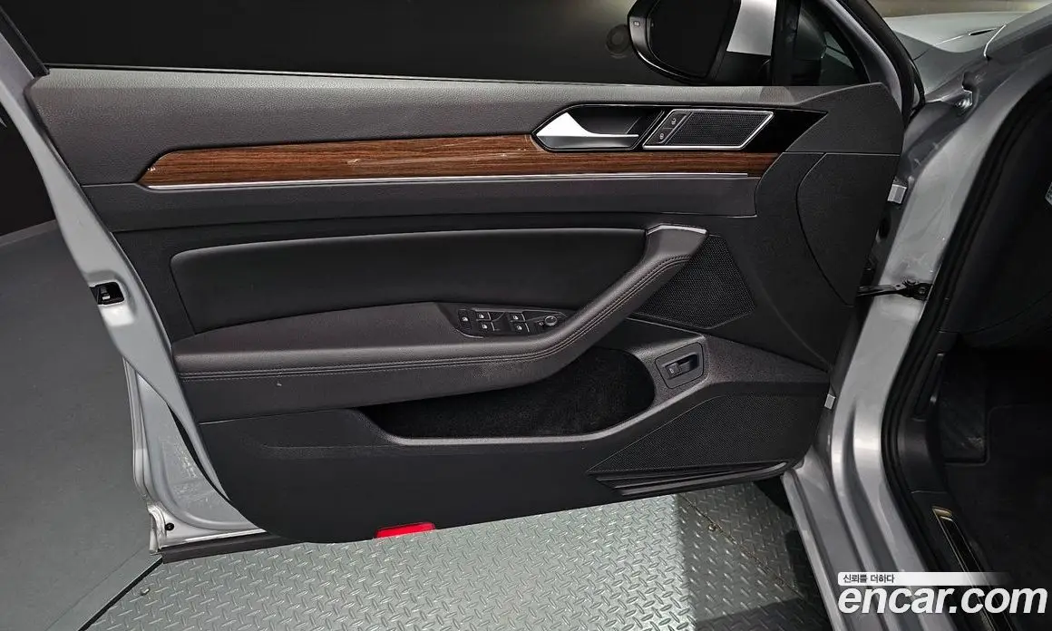 Volkswagen Passat 2018 2.0 автомат (гидро), фото 14 Volkswagen Passat 2018 2.0 автомат (гидро), фото 14