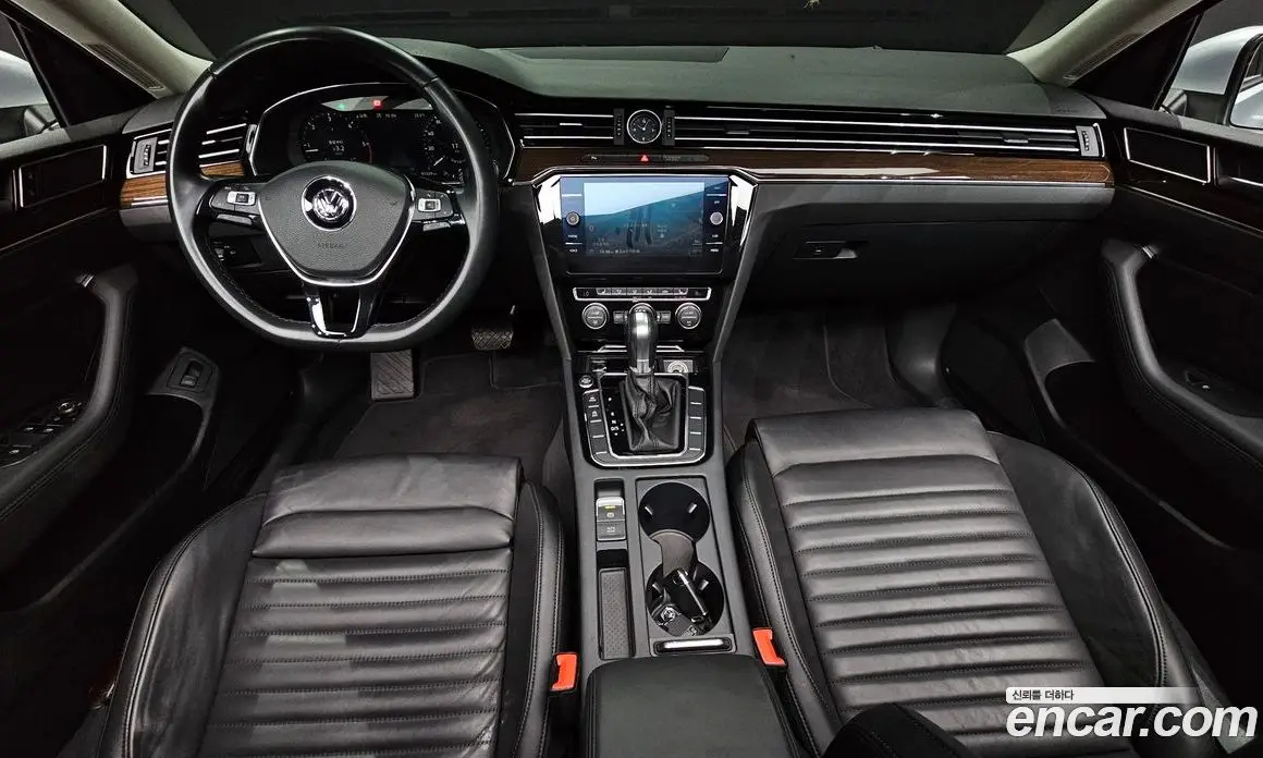 Volkswagen Passat 2018 2.0 автомат (гидро), фото 10 Volkswagen Passat 2018 2.0 автомат (гидро), фото 10