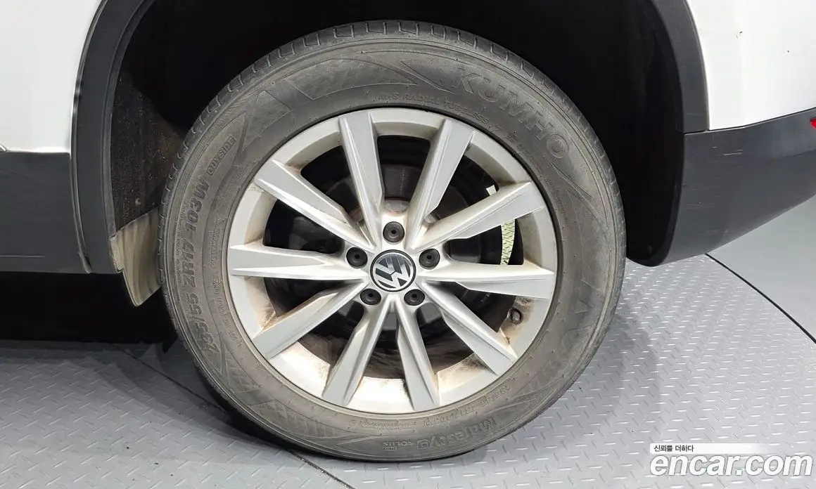 Volkswagen Tiguan 2015 2.0 автомат (гидро), фото 5