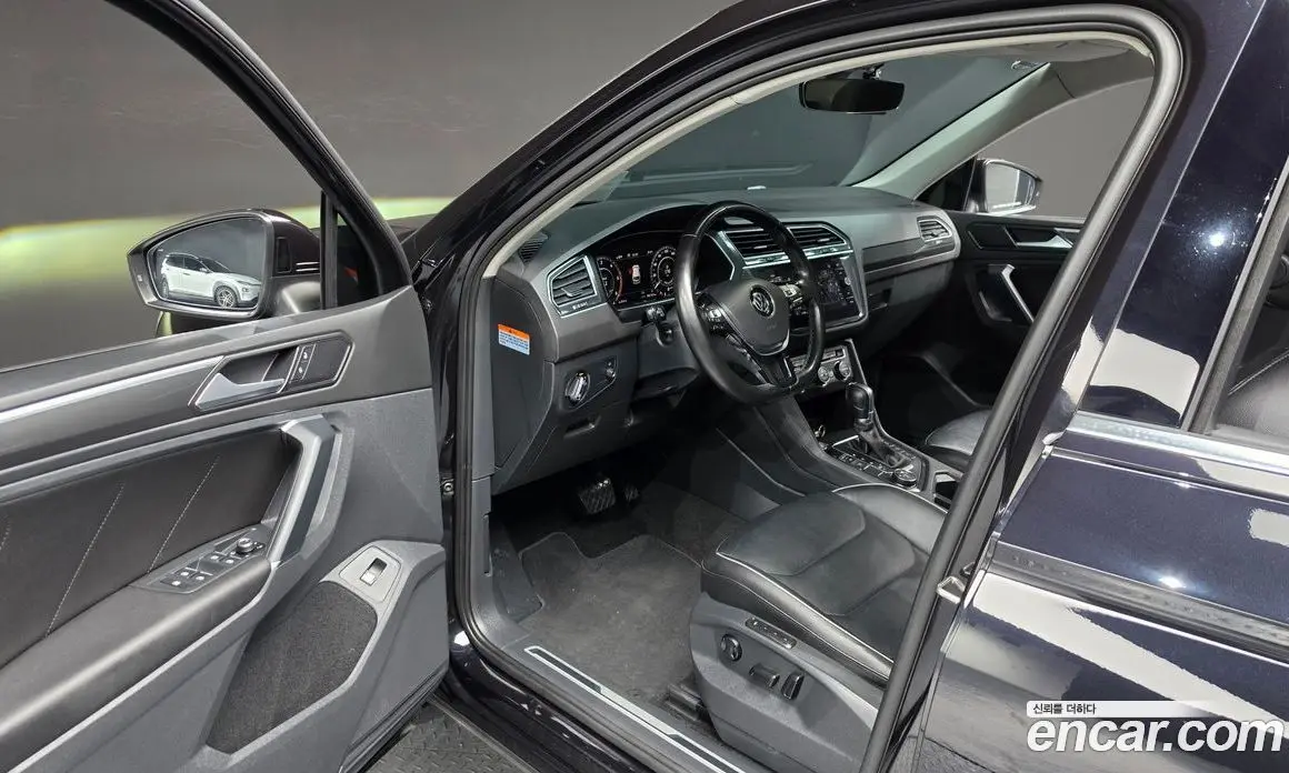 Volkswagen Tiguan 2018 2.0 автомат (гидро), фото 12
