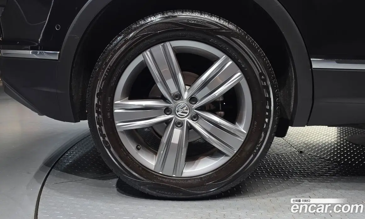 Volkswagen Tiguan 2018 2.0 автомат (гидро), фото 6