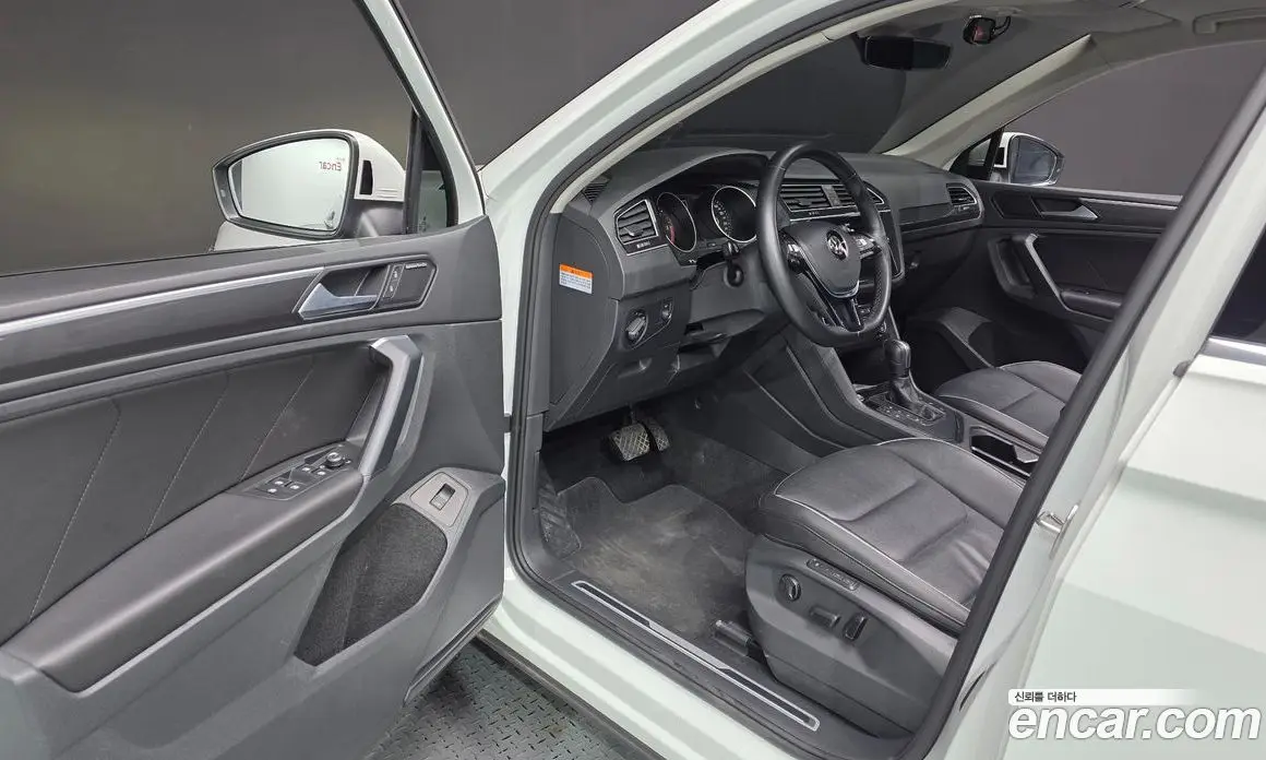 Volkswagen Tiguan 2019 2.0 автомат (гидро), фото 13 Volkswagen Tiguan 2019 2.0 автомат (гидро), фото 13