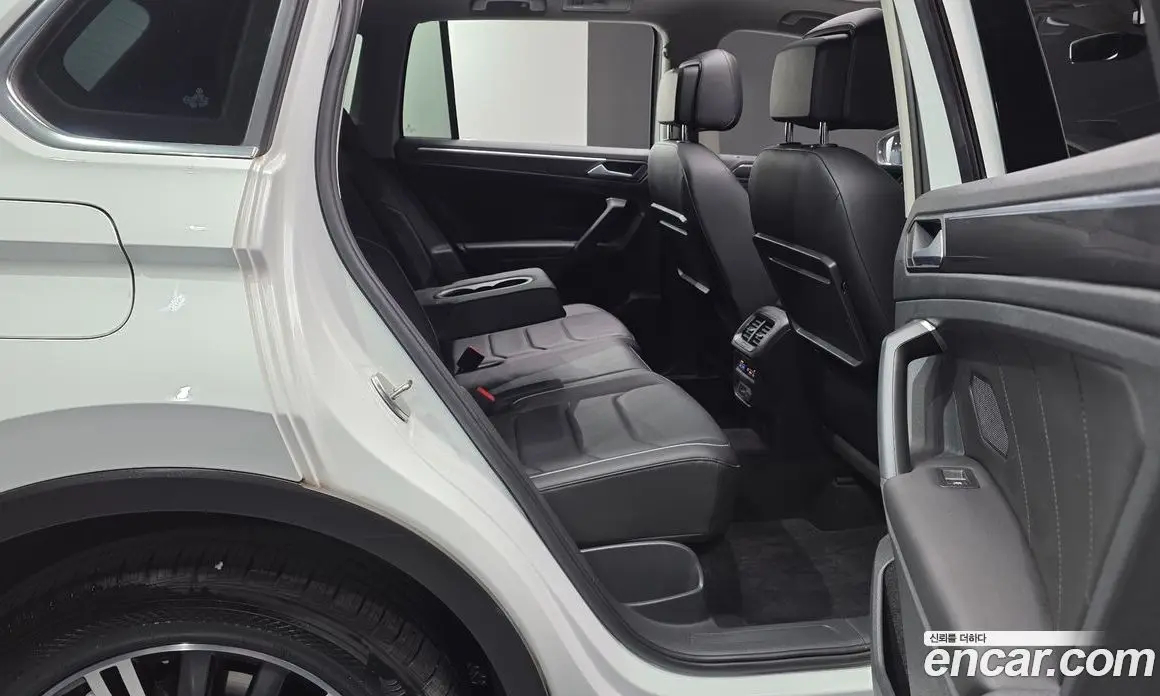 Volkswagen Tiguan 2019 2.0 автомат (гидро), фото 17 Volkswagen Tiguan 2019 2.0 автомат (гидро), фото 17