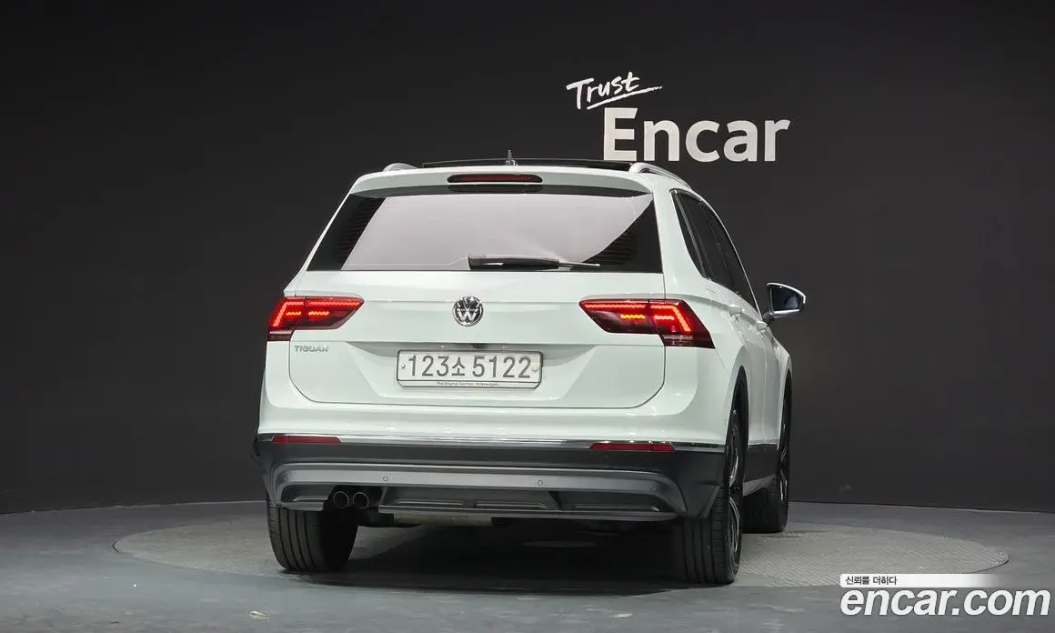 Volkswagen Tiguan 2019 2.0 автомат (гидро), фото 4 Volkswagen Tiguan 2019 2.0 автомат (гидро), фото 4
