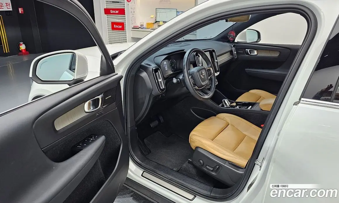 Volvo XC40 2019 2.0 автомат (гидро), фото 13 Volvo XC40 2019 2.0 автомат (гидро), фото 13