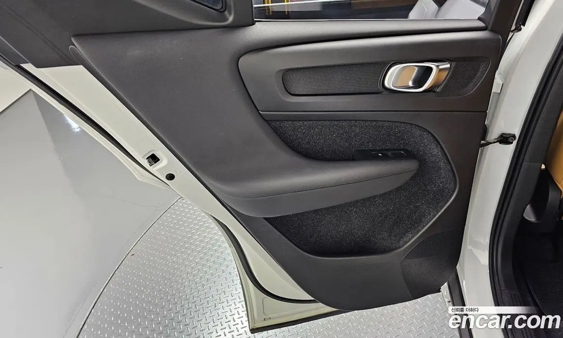 Volvo XC40 2019 2.0 автомат (гидро), фото 15 Volvo XC40 2019 2.0 автомат (гидро), фото 15
