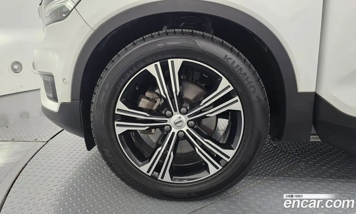 Volvo XC40 2019 2.0 автомат (гидро), фото 5 Volvo XC40 2019 2.0 автомат (гидро), фото 5