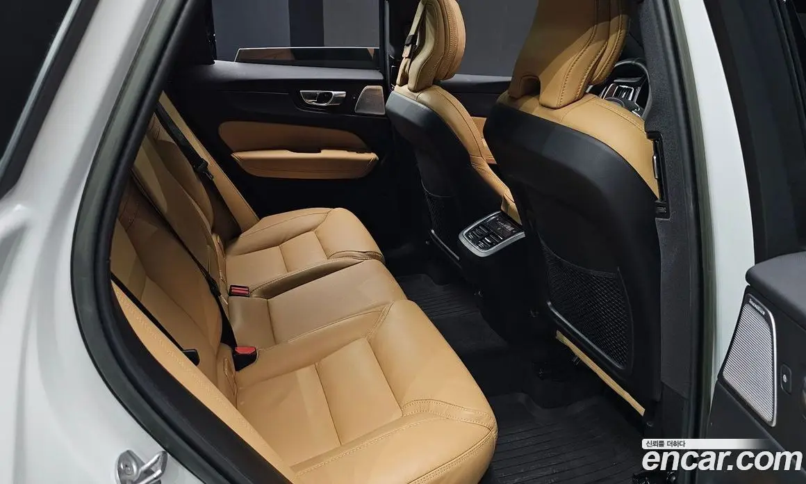 Volvo XC60 2023 2.0 автомат (гидро), фото 17 Volvo XC60 2023 2.0 автомат (гидро), фото 17
