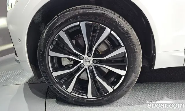 Volvo XC60 2023 2.0 автомат (гидро), миниатюра 5 Volvo XC60 2023 2.0 автомат (гидро), миниатюра 5