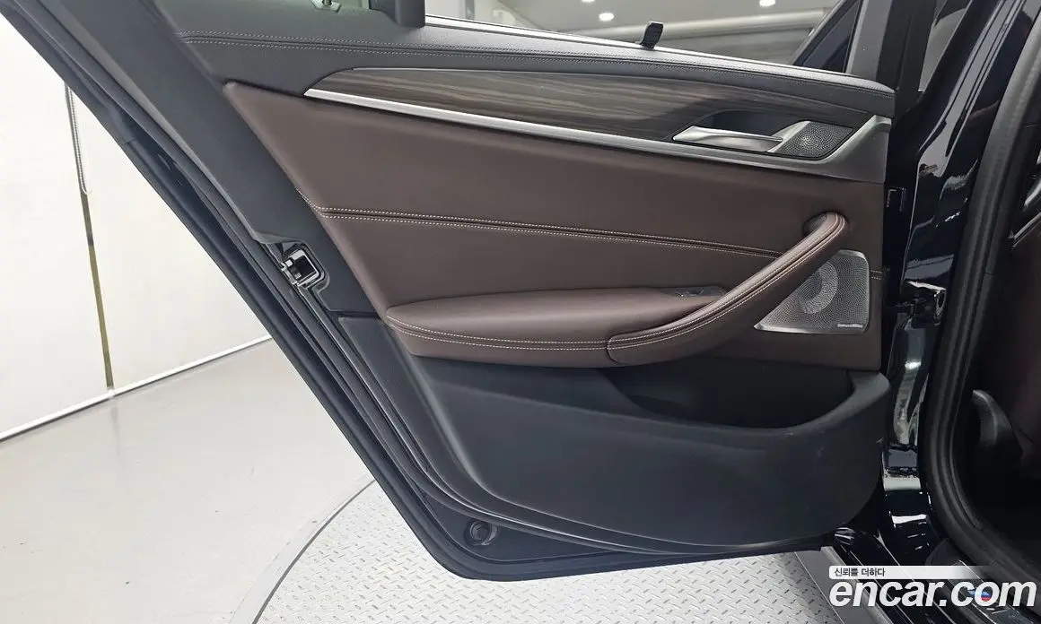 BMW 5 серия 2020 4.4 автомат (гидро), фото 15