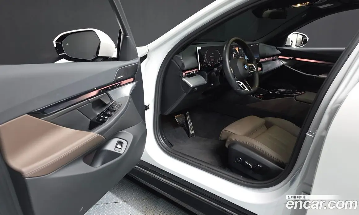 BMW 5 серия 2025 2.0 автомат (гидро), фото 12
