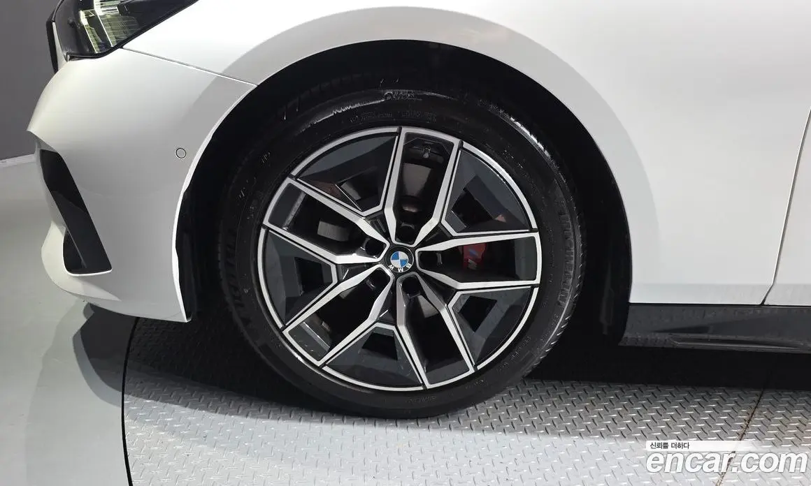 BMW 5 серия 2025 2.0 автомат (гидро), фото 4