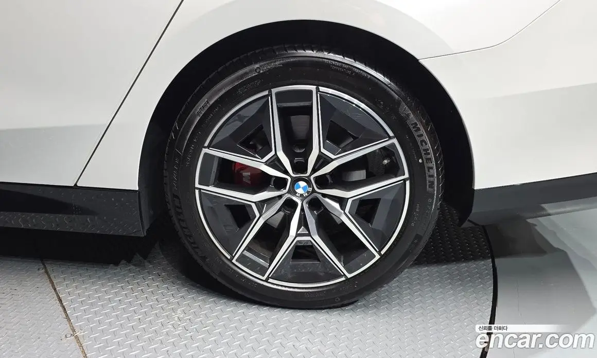 BMW 5 серия 2025 2.0 автомат (гидро), фото 6