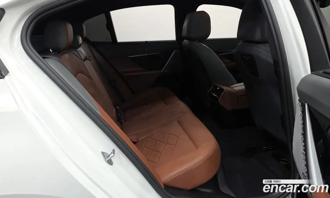 BMW 5 серия 2025 2.0 автомат (гидро), фото 17