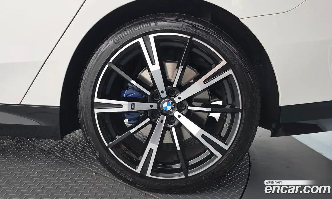 BMW 5 серия 2025 2.0 автомат (гидро), фото 7