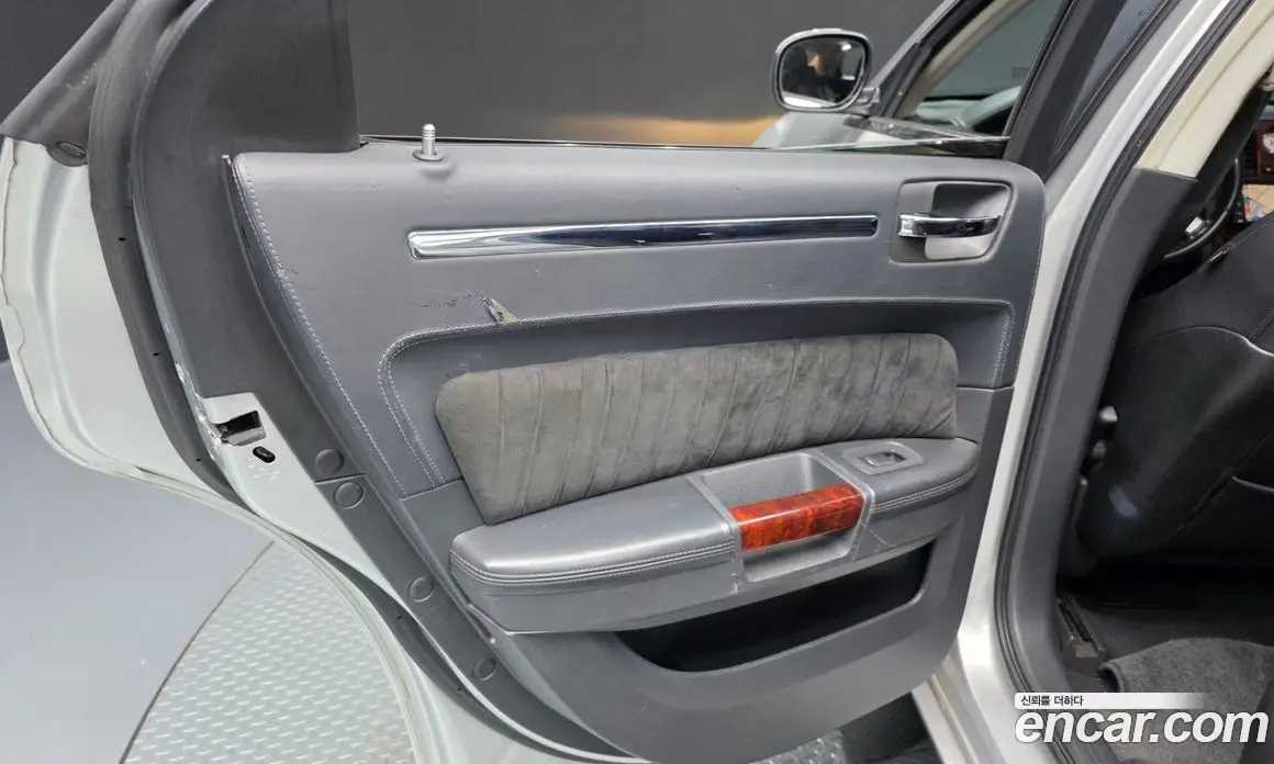 Chrysler 300C 2010 3.5 автомат (гидро), фото 14 Chrysler 300C 2010 3.5 автомат (гидро), фото 14