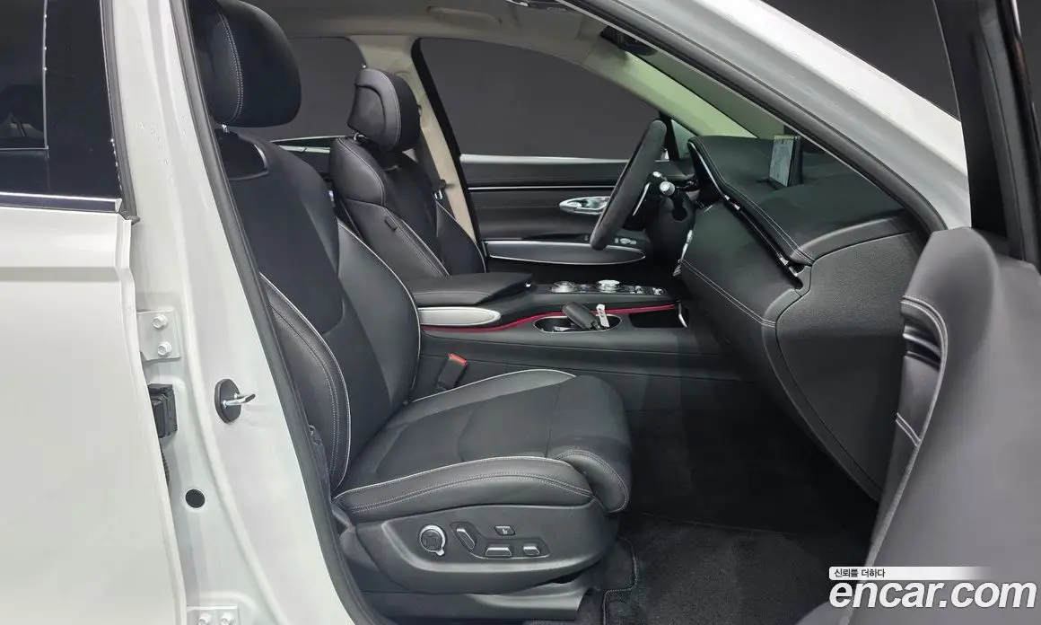 Genesis GV70 2023 2.5 автомат (гидро), фото 16 Genesis GV70 2023 2.5 автомат (гидро), фото 16