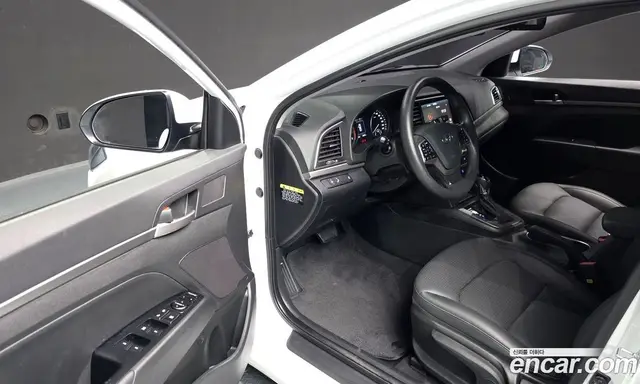 Hyundai Avante 2018 1.6 автомат (гидро), миниатюра 12