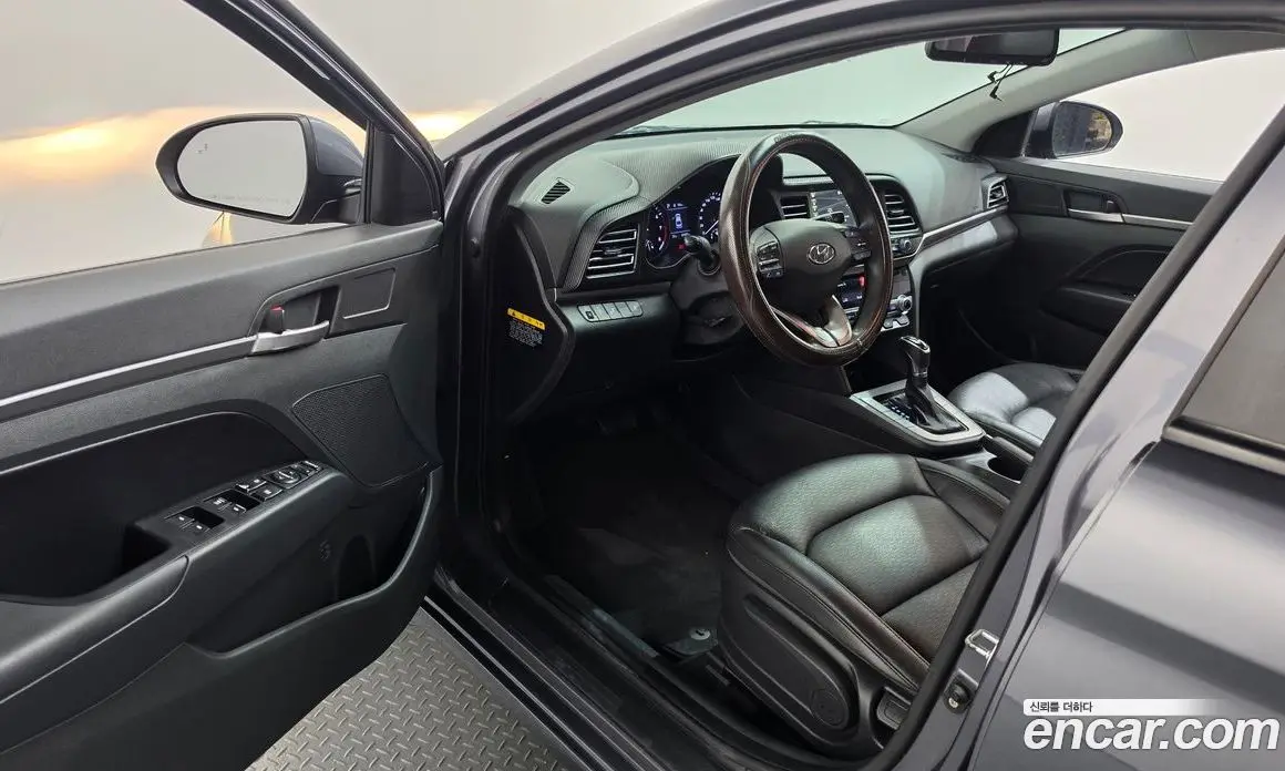 Hyundai Avante 2019 1.6 автомат (гидро), фото 13