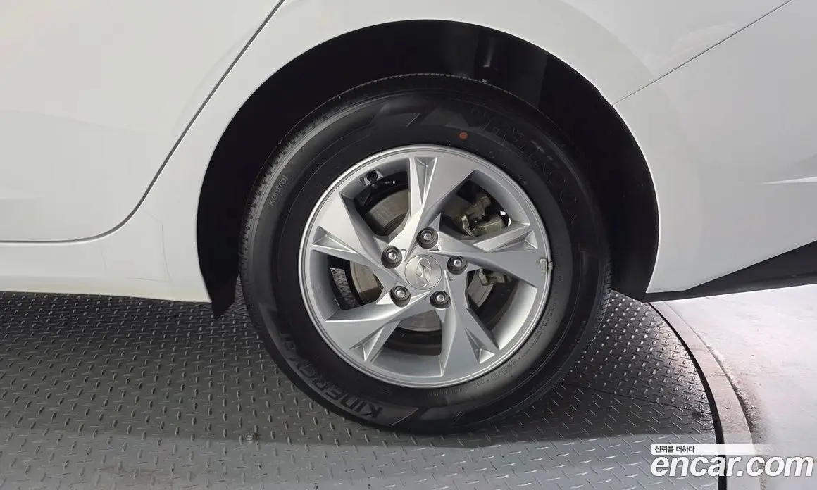 Hyundai Avante 2021 1.6 автомат (гидро), фото 7