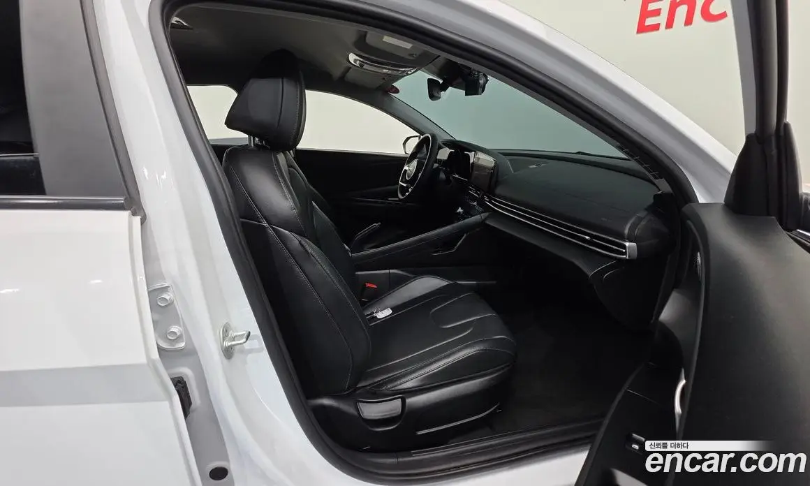 Hyundai Avante 2022 1.6 автомат (гидро), фото 13