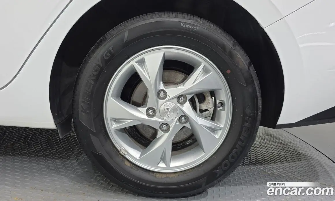 Hyundai Avante 2022 1.6 автомат (гидро), фото 7