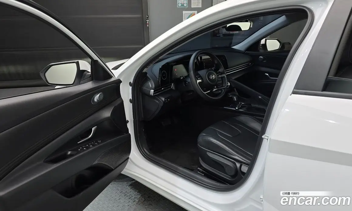 Hyundai Avante 2023 1.6 автомат (гидро), фото 13