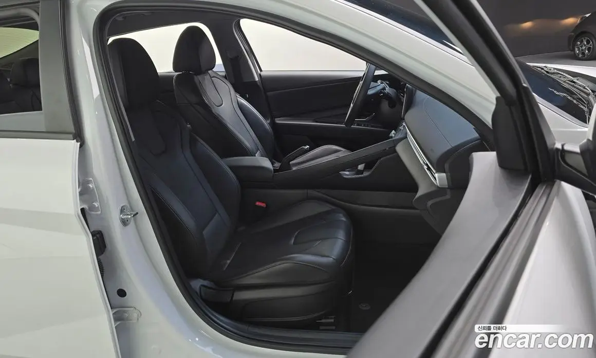 Hyundai Avante 2023 1.6 автомат (гидро), фото 17