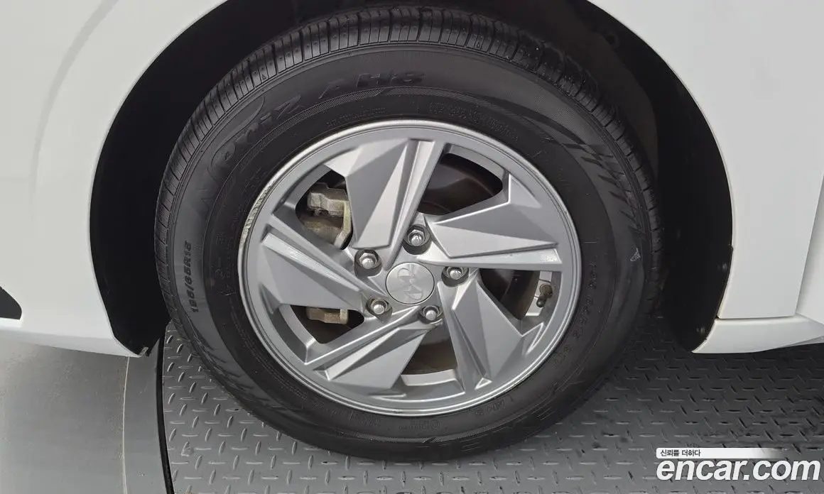 Hyundai Avante 2023 1.6 автомат (гидро), фото 5