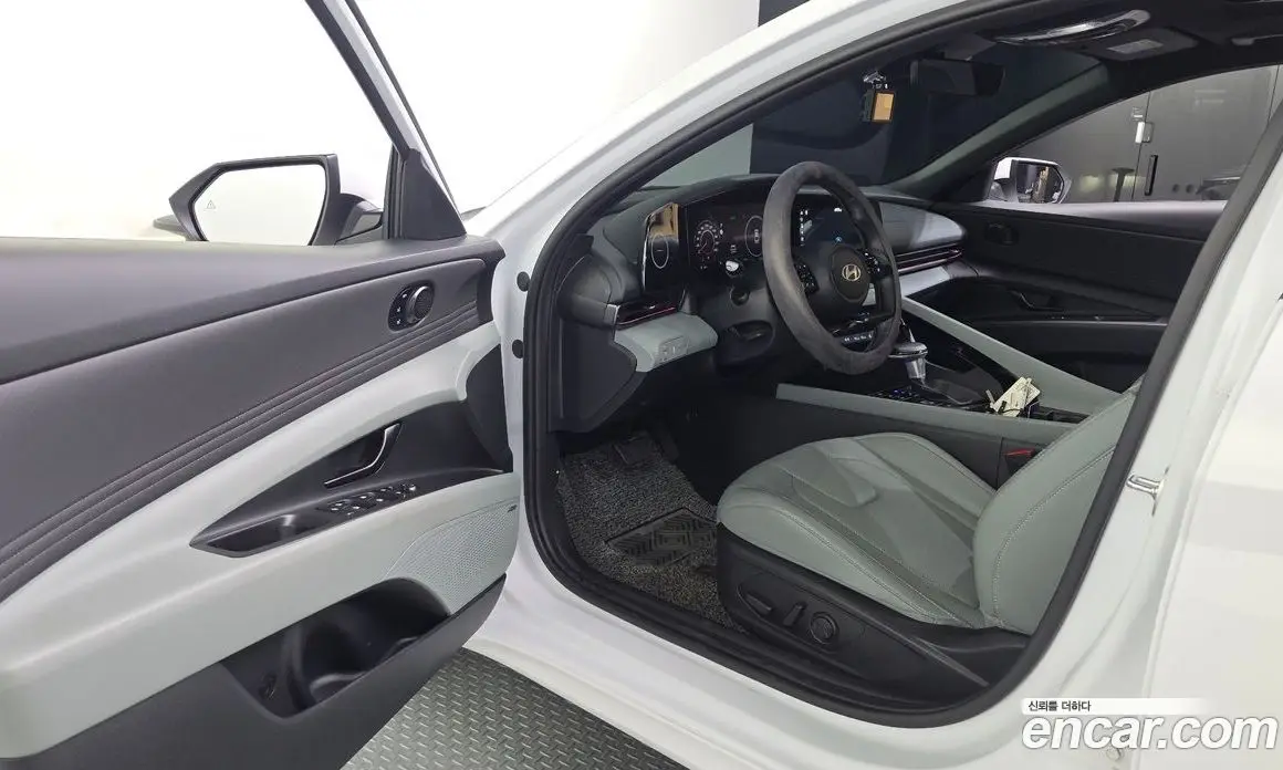 Hyundai Avante 2023 1.6 автомат (гидро), фото 13