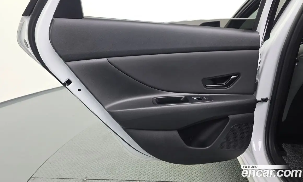 Hyundai Avante 2023 1.6 автомат (гидро), фото 15