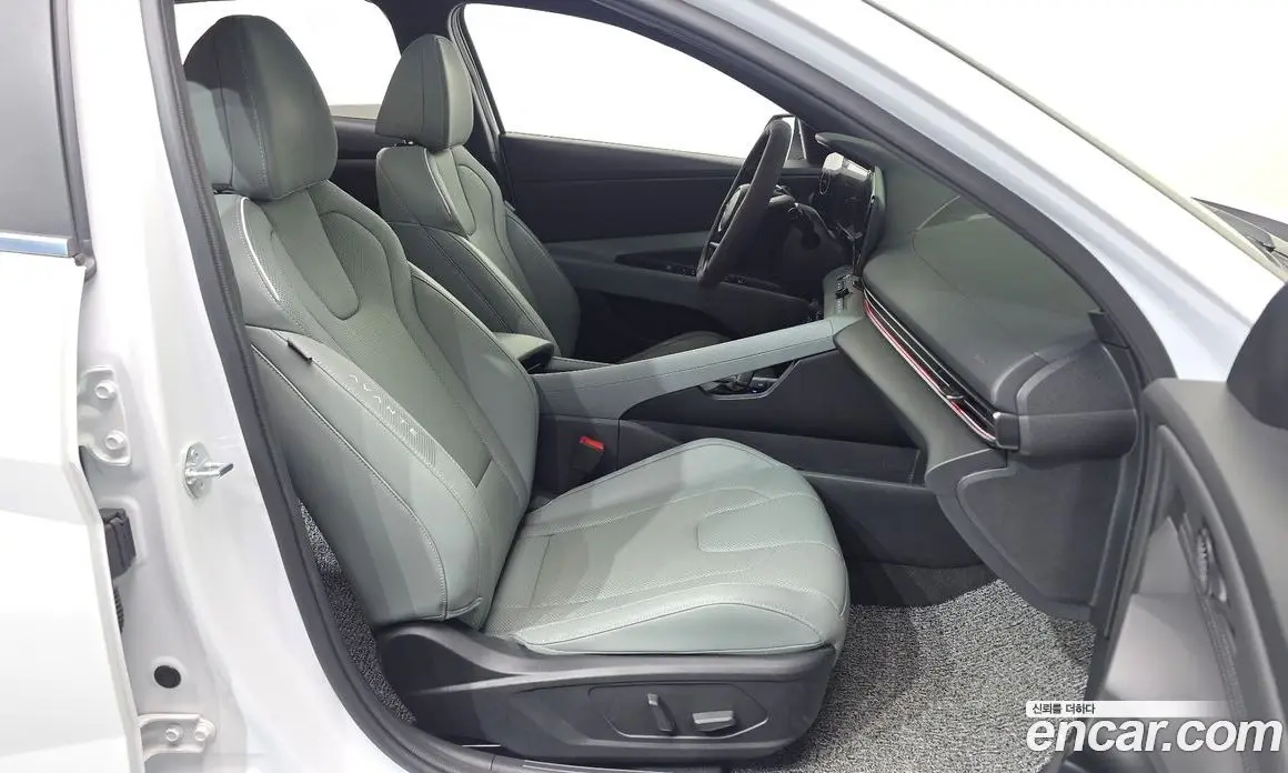 Hyundai Avante 2023 1.6 автомат (гидро), фото 17