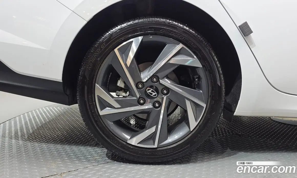 Hyundai Avante 2023 1.6 автомат (гидро), фото 5
