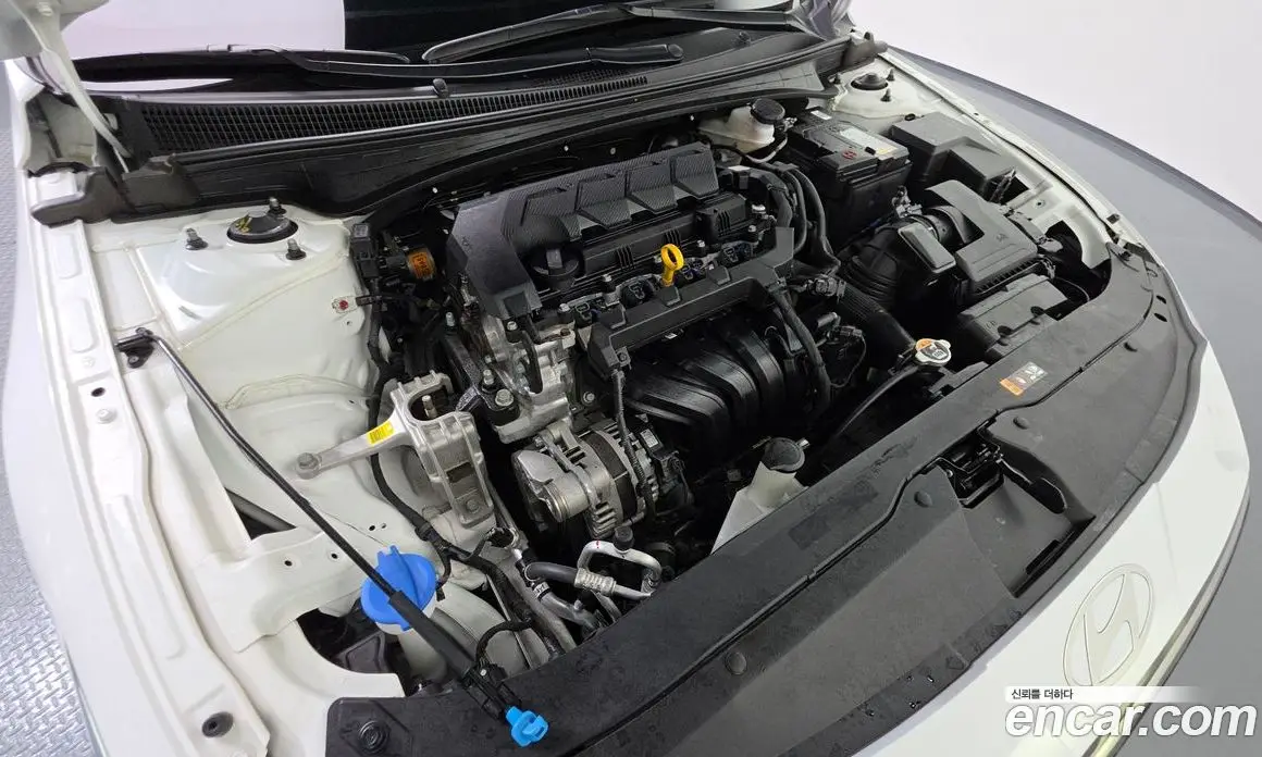 Hyundai Avante 2023 1.6 автомат (гидро), фото 6