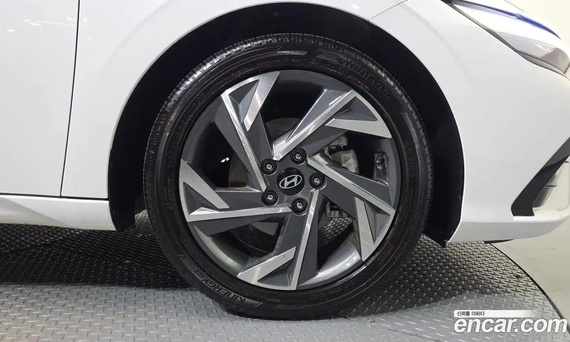 Hyundai Avante 2023 1.6 автомат (гидро), фото 7