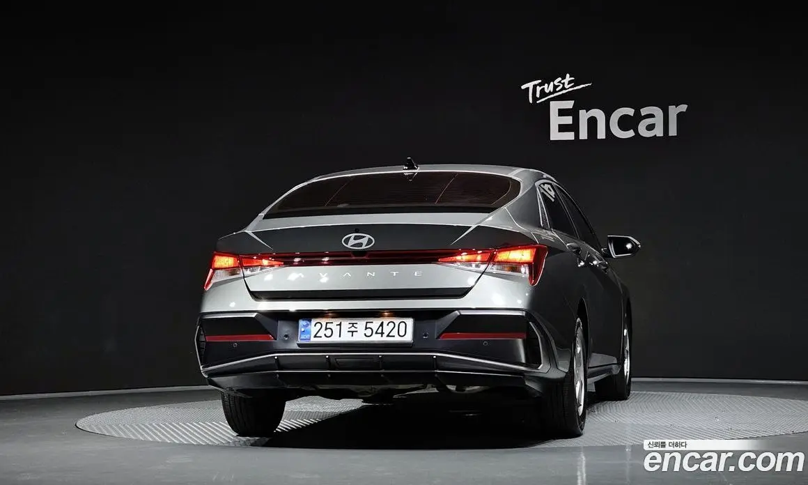 Hyundai Avante 2024 1.6 автомат (гидро), фото 4