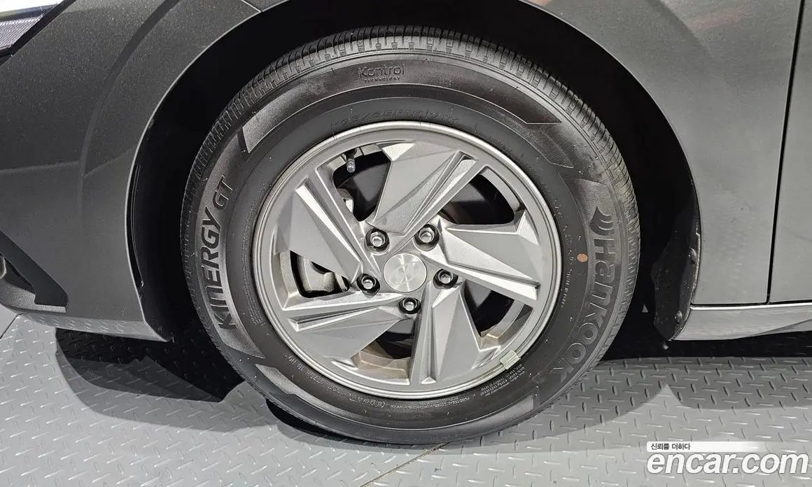 Hyundai Avante 2024 1.6 автомат (гидро), фото 5