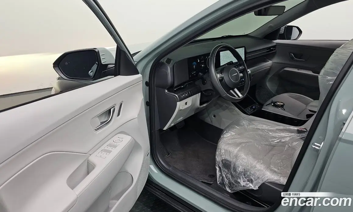 Hyundai Kona 2023 1.6 автомат (гидро), фото 12