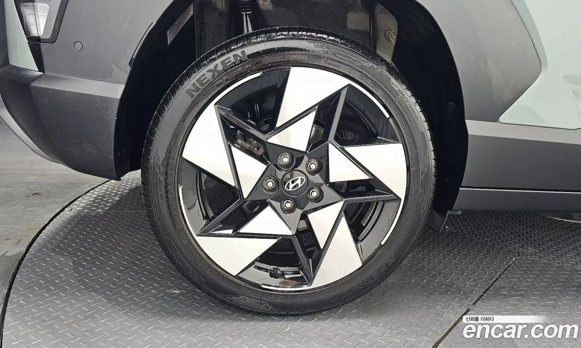 Hyundai Kona 2023 1.6 автомат (гидро), фото 4