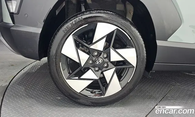 Hyundai Kona 2023 1.6 автомат (гидро), миниатюра 4