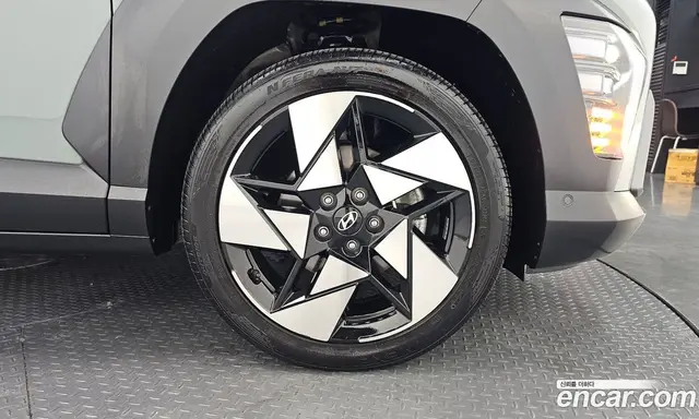 Hyundai Kona 2023 1.6 автомат (гидро), миниатюра 6