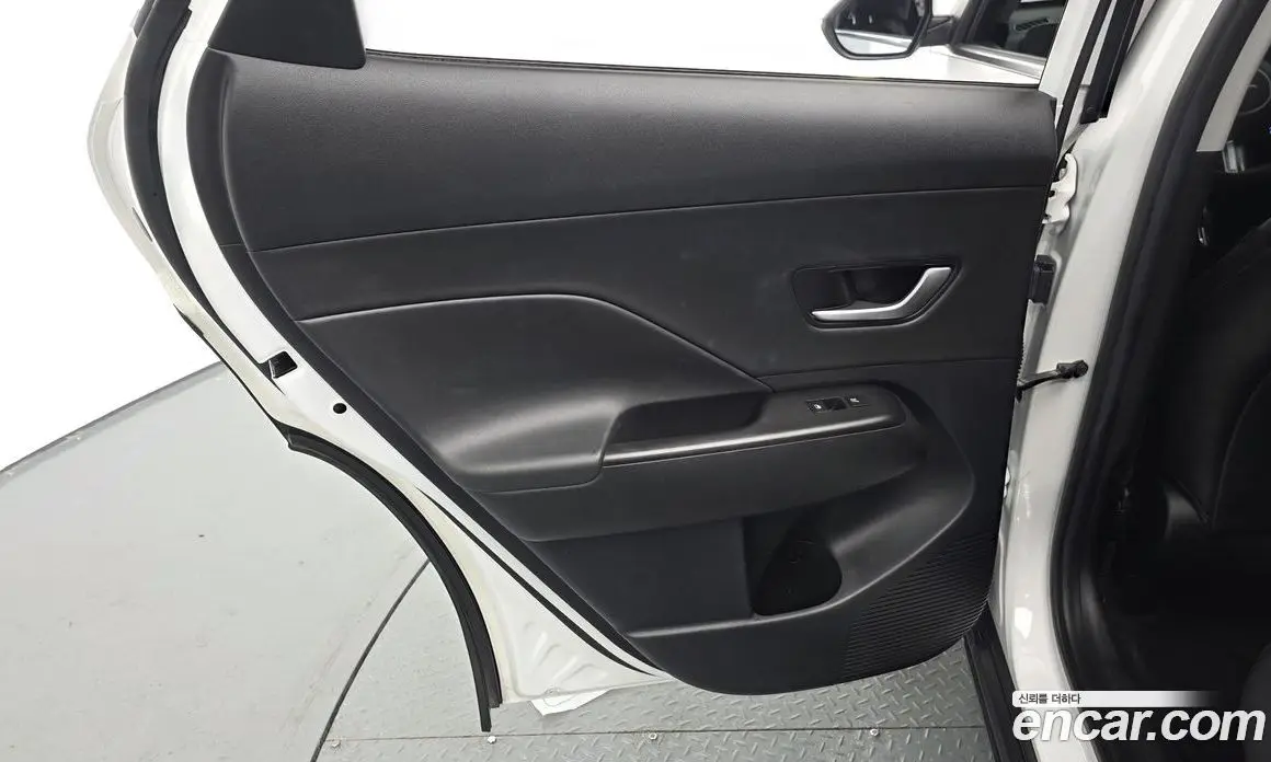 Hyundai Kona 2023 1.6 автомат (гидро), фото 15