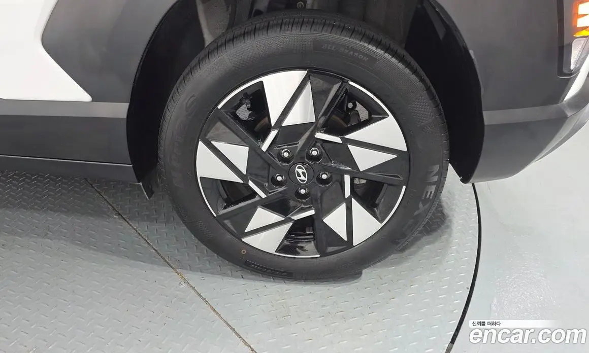Hyundai Kona 2023 1.6 автомат (гидро), фото 7