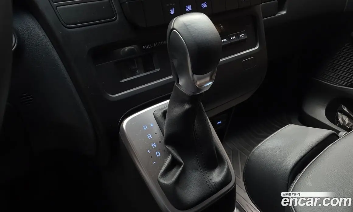 Hyundai Staria 2023 3.5 автомат (гидро), фото 12