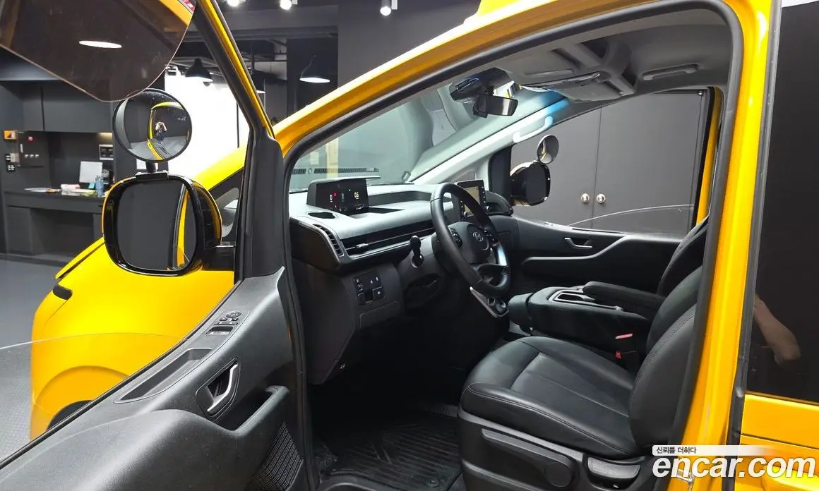 Hyundai Staria 2023 3.5 автомат (гидро), фото 13